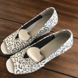 Toms Wedges
